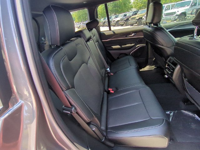 New 2026 Jeep Grand Cherokee Limited AWD/4WD image 36