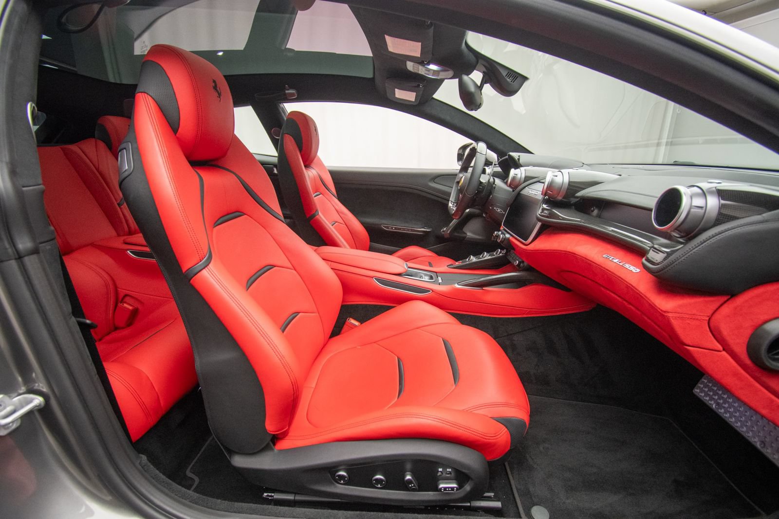 Used 2018 Ferrari GTC4Lusso AWD/4WD image 14