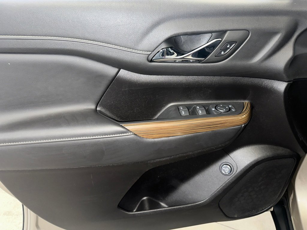 Certified 2023 GMC Acadia SLE w/ Driver Convenience Package image 7