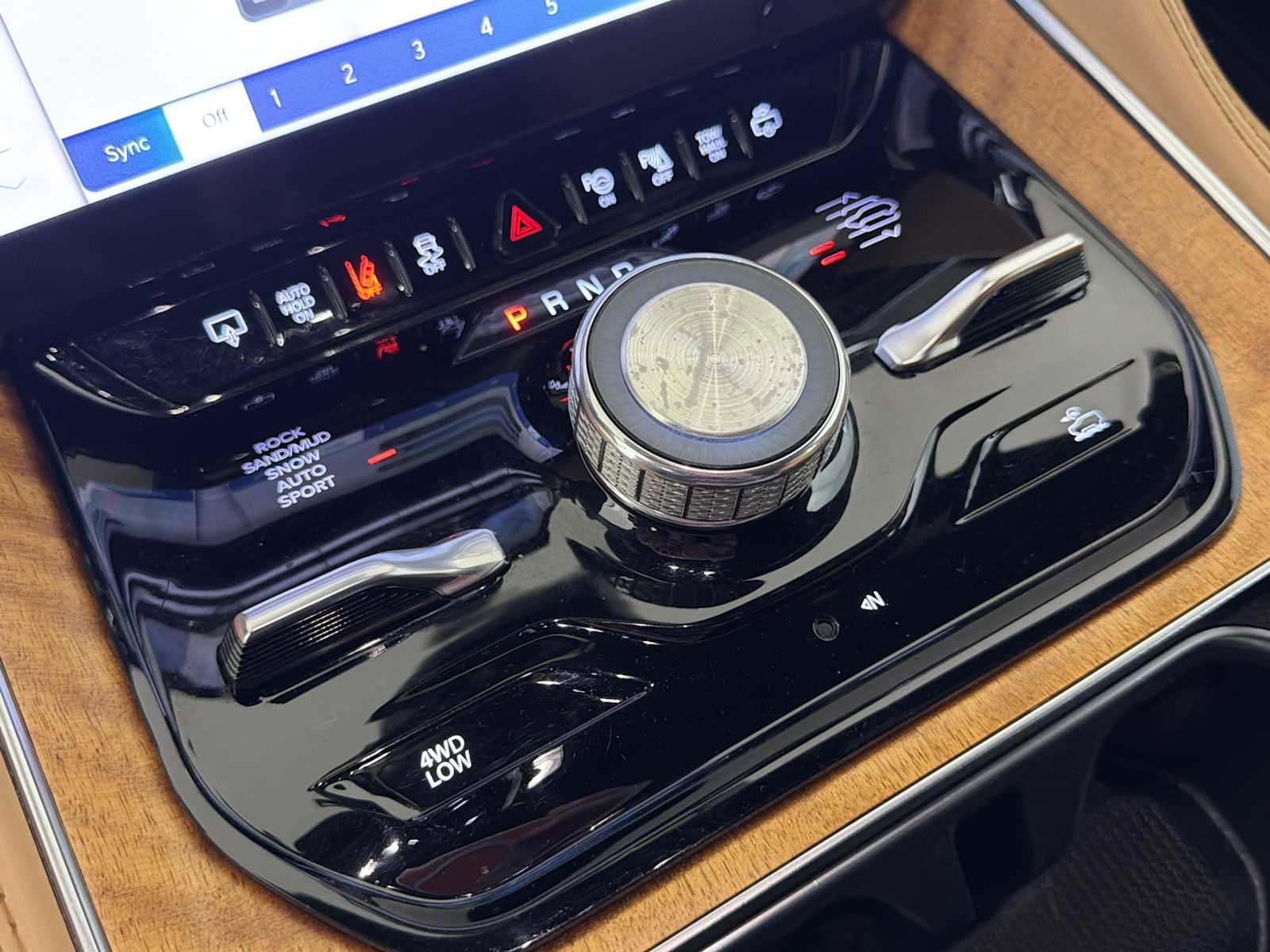 Used 2022 Jeep Grand Wagoneer Series III w/ Rear Seat Video Group 1 image 39