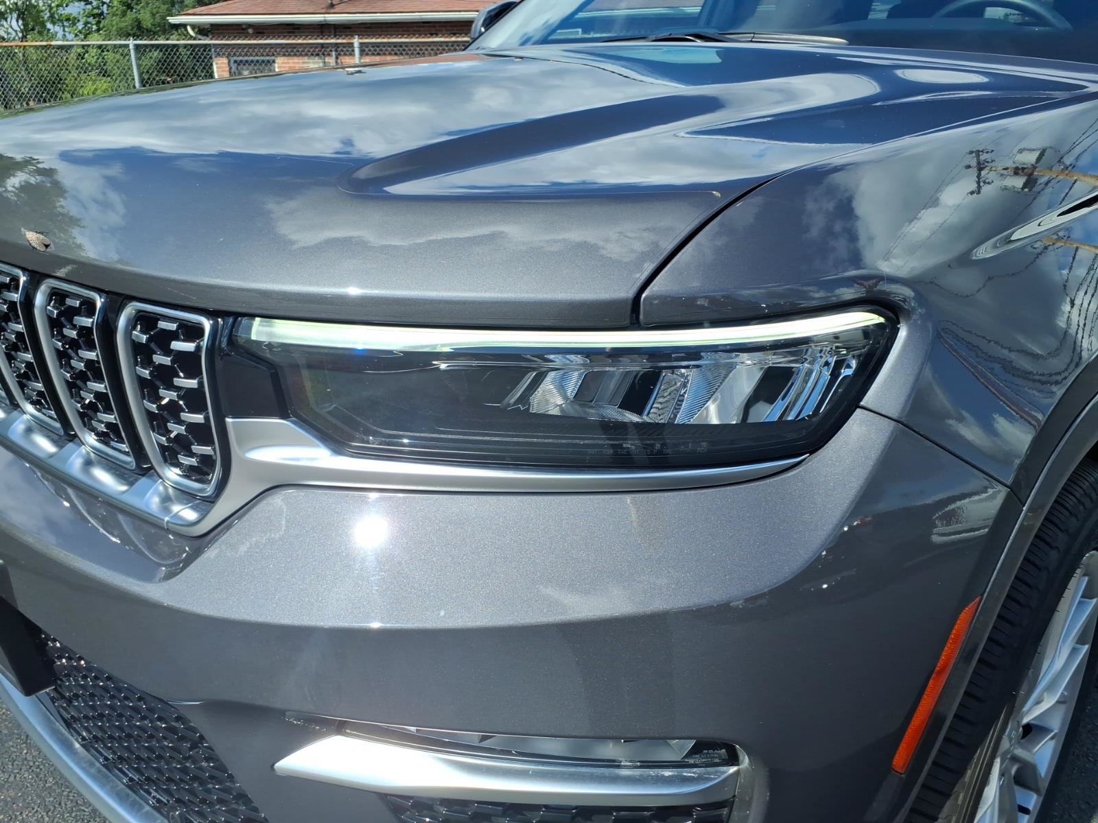 Used 2023 Jeep Grand Cherokee Summit w/ Luxury Tech Group V AWD/4WD image 11