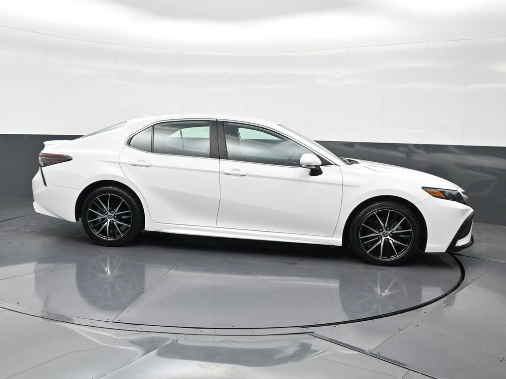 Used 2024 Toyota Camry SE image 7