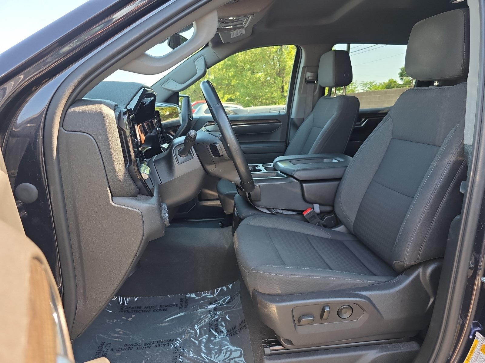 Used 2023 Chevrolet Silverado 1500 LT AWD/4WD image 11