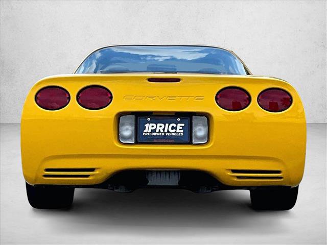 Used 2000 Chevrolet Corvette Coupe w/ Performance Handling Pkg RWD image 4