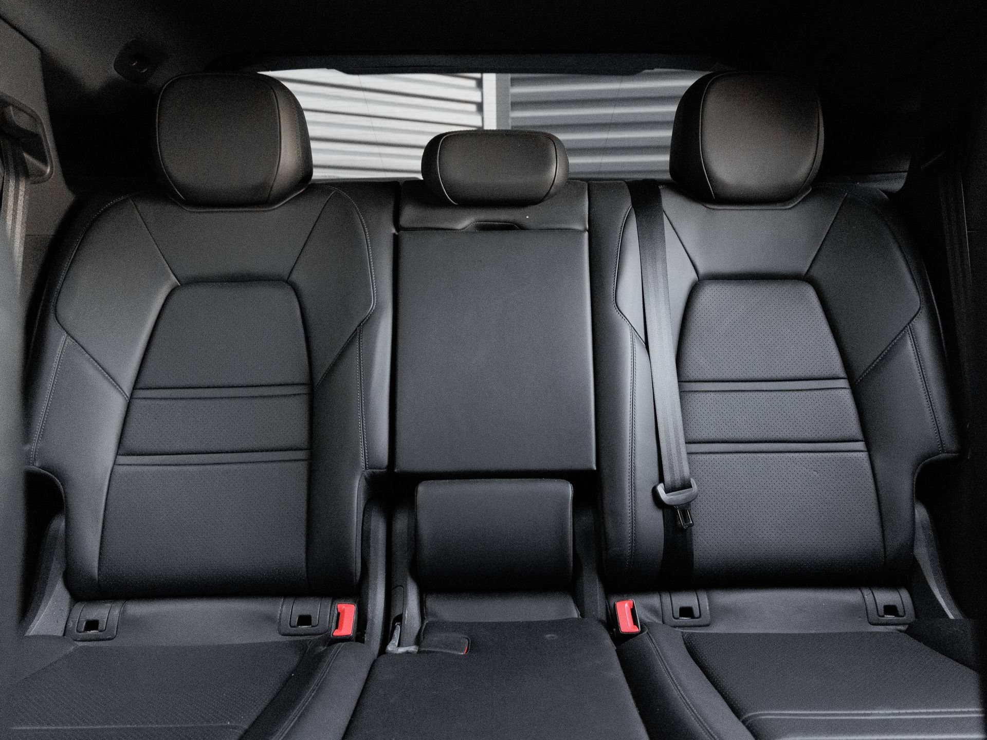 Certified 2022 Porsche Cayenne Coupe AWD/4WD image 24