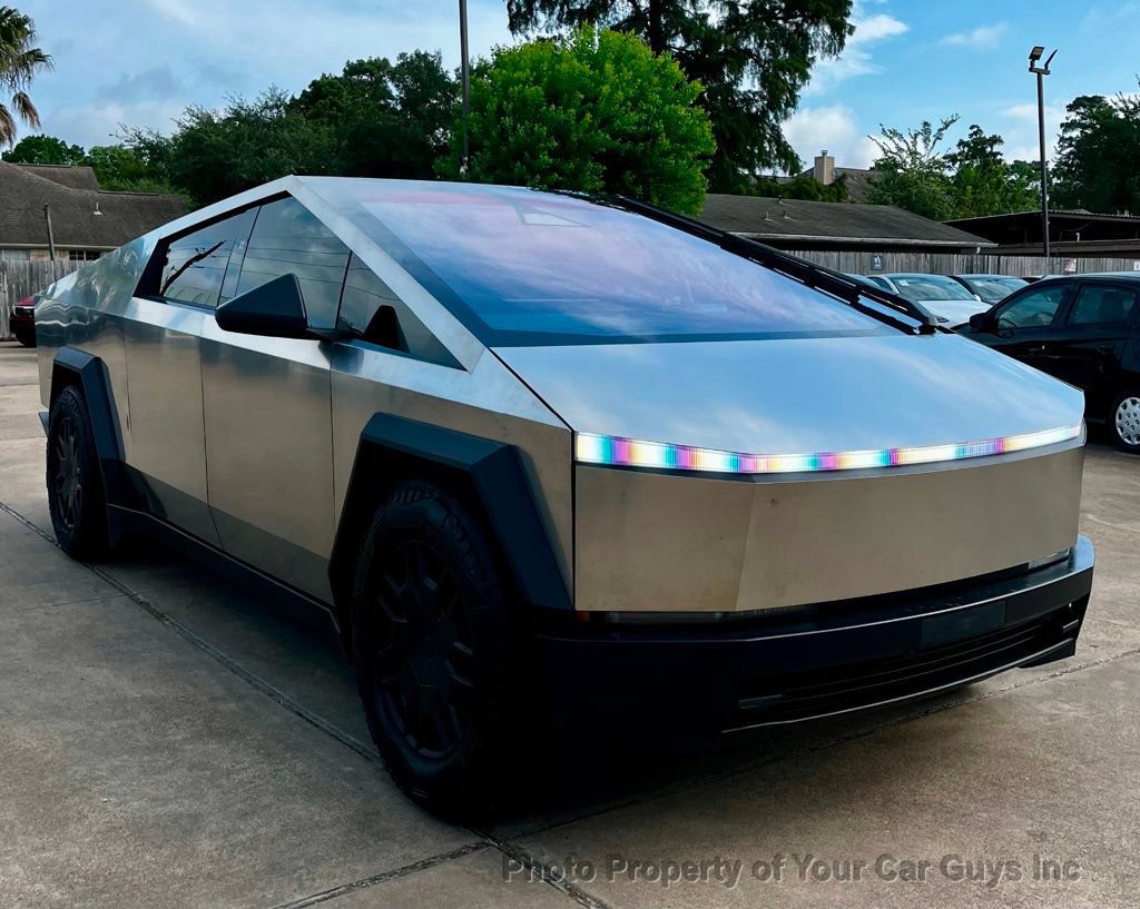 Used 2025 Tesla Cybertruck AWD Crew Cab image 4