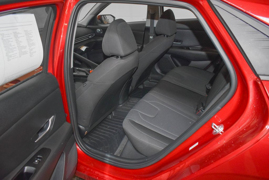Used 2023 Hyundai Elantra SE w/ Preferred Accessory Package image 22
