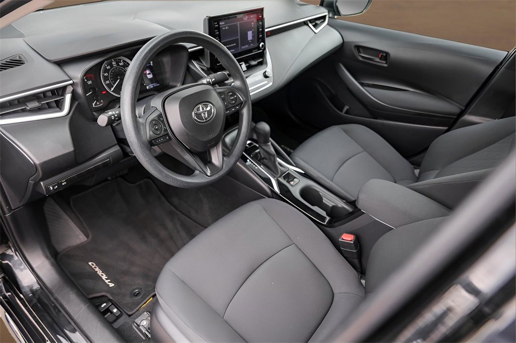 Used 2022 Toyota Corolla LE image 11