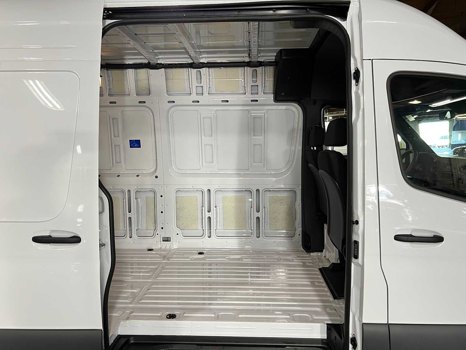 Used 2025 Mercedes-Benz Sprinter 2500 image 14