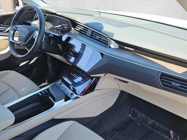 Used 2023 Audi e-tron Premium Plus w/ Premium Plus Package AWD/4WD image 30