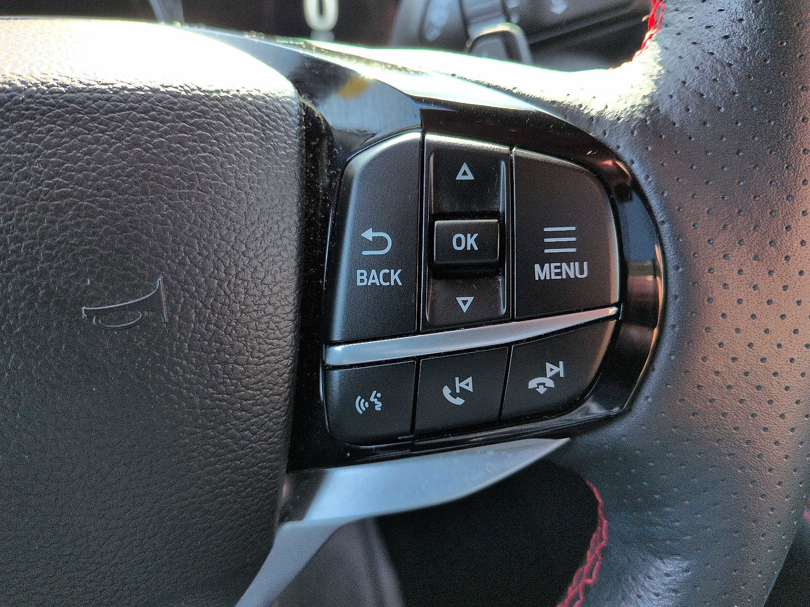 Used 2025 Ford Explorer ST image 18