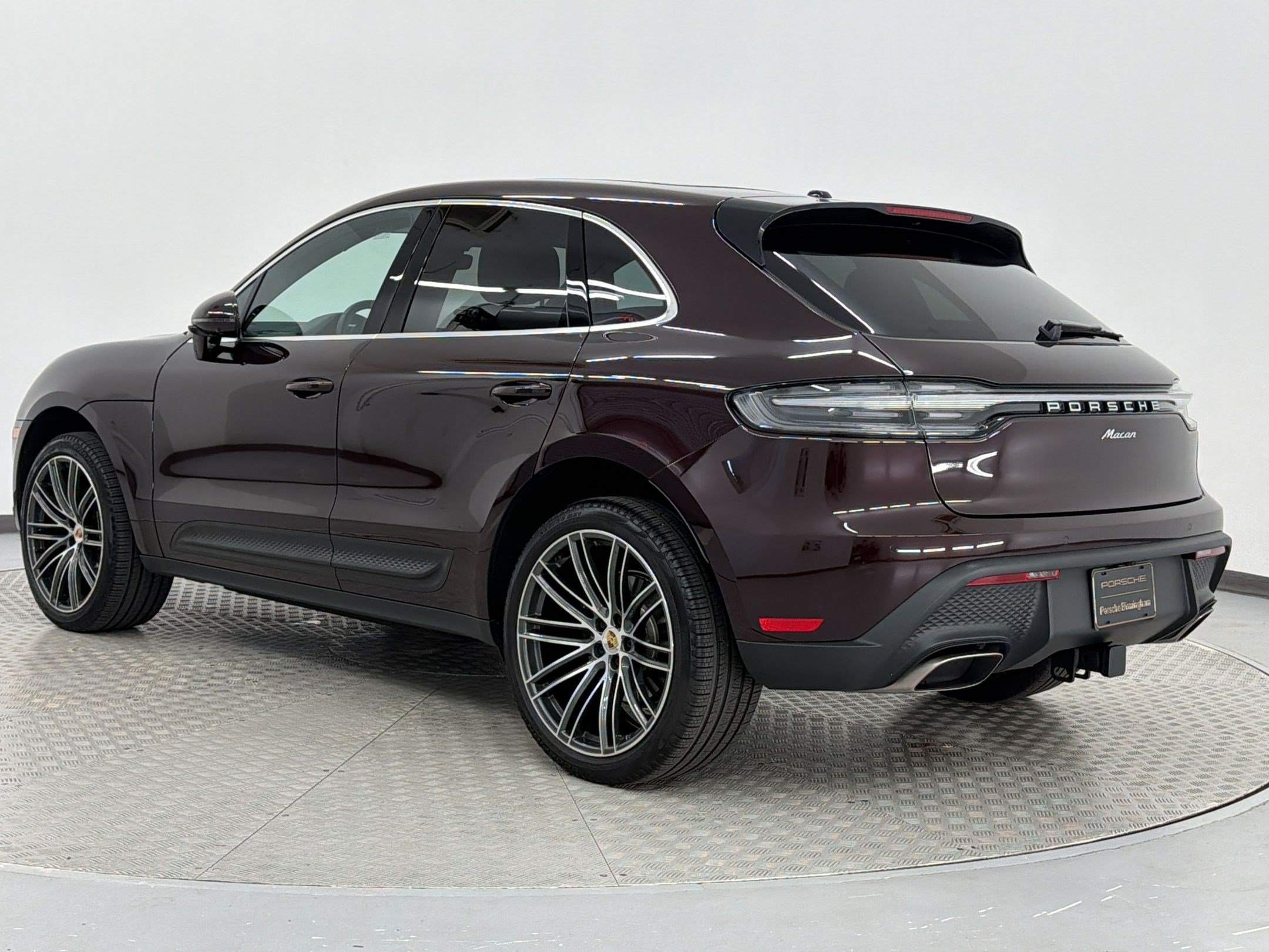 Used 2026 Porsche Macan AWD/4WD image 3