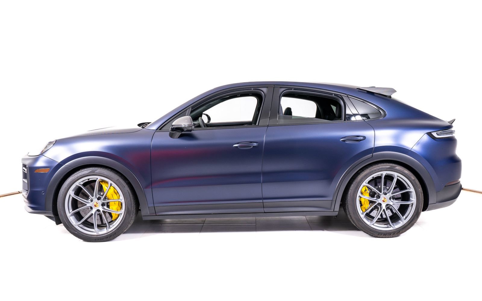 Used 2024 Porsche Cayenne Turbo GT AWD/4WD image 2