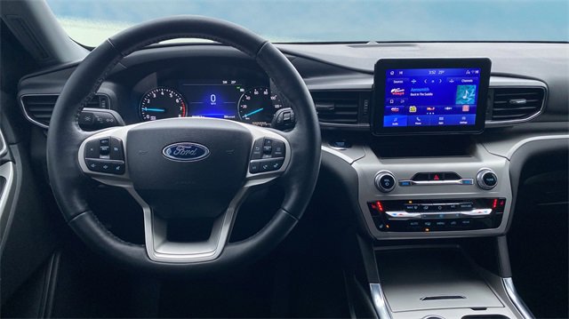 Used 2022 Ford Explorer XLT w/ Equipment Group 202A image 9