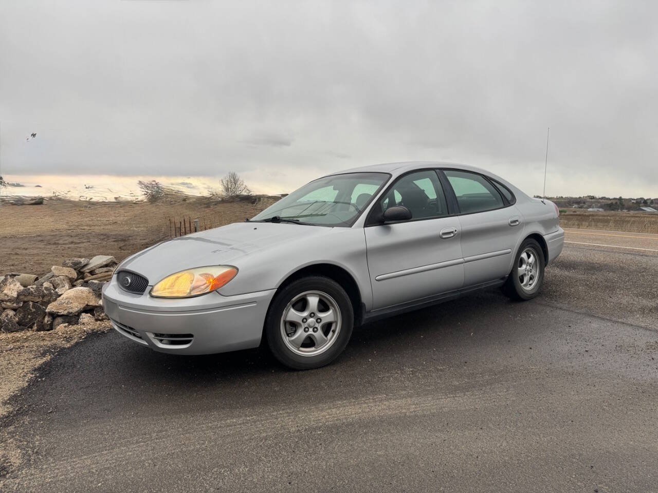 Used 2005 Ford Taurus SE FWD image 3