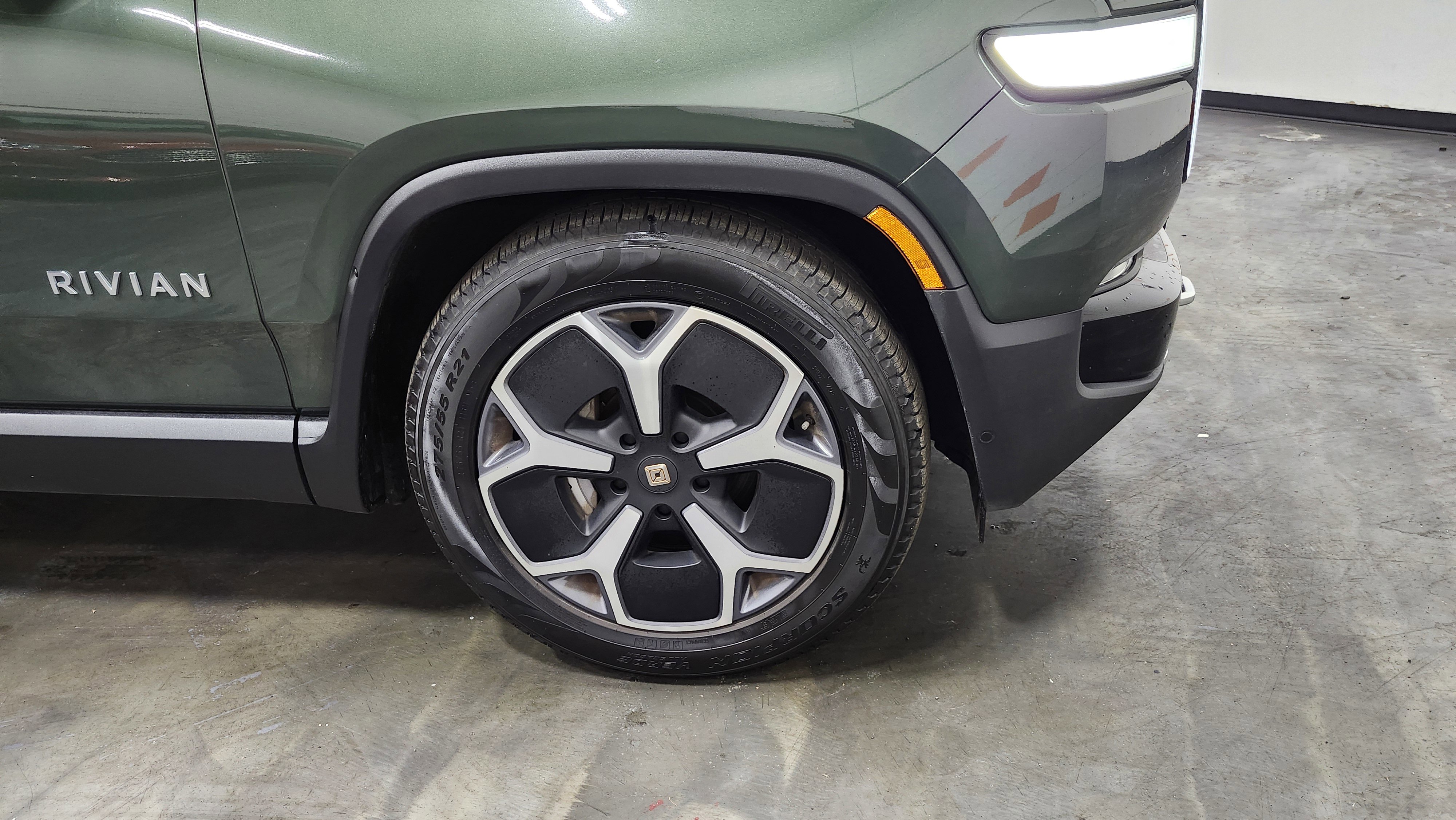 Used 2023 Rivian R1T Adventure image 11