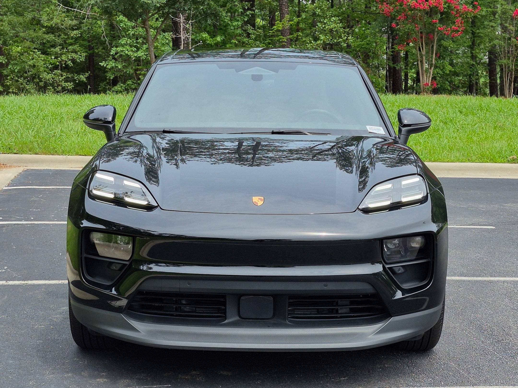 Certified 2025 Porsche Macan Electric RWD image 35