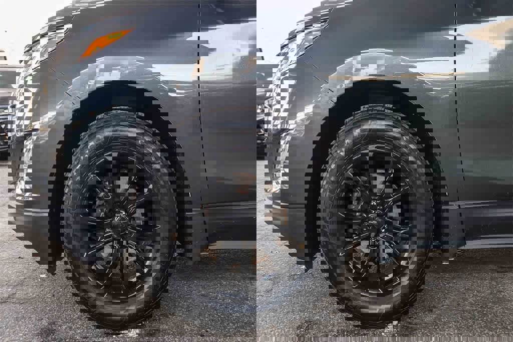 Used 2020 Chevrolet Equinox LS w/ LS Convenience Package image 11