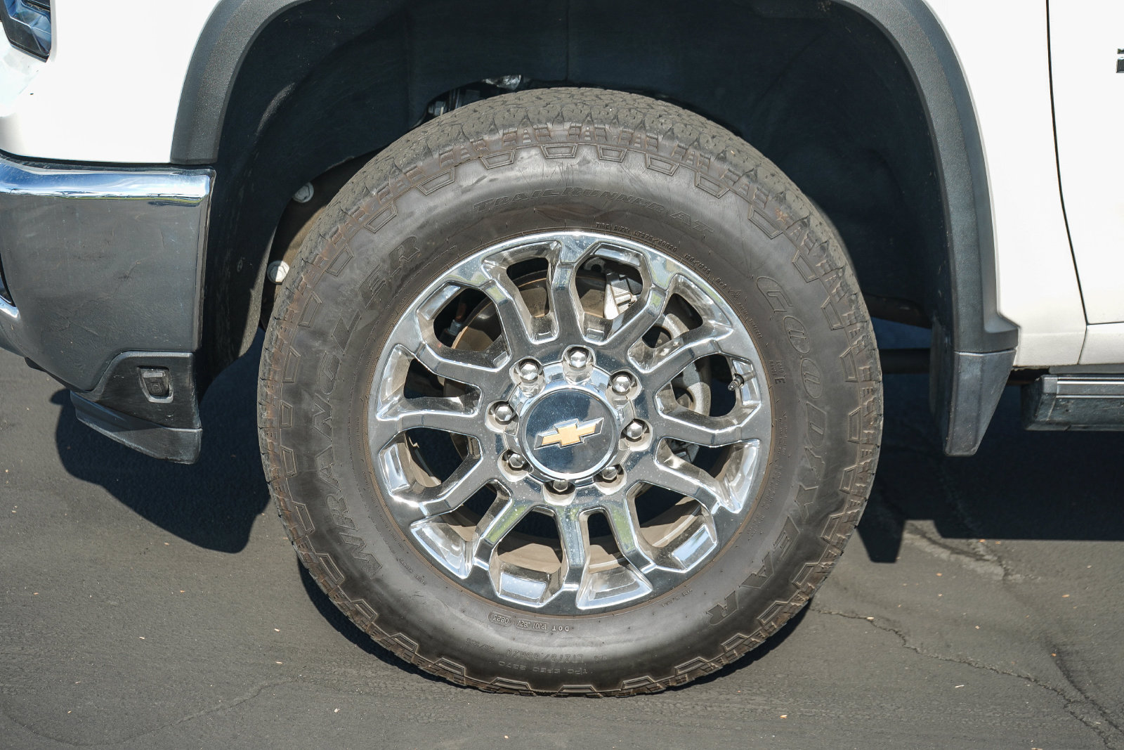 Used 2024 Chevrolet Silverado 2500 LTZ w/ LTZ Premium Package AWD/4WD image 10