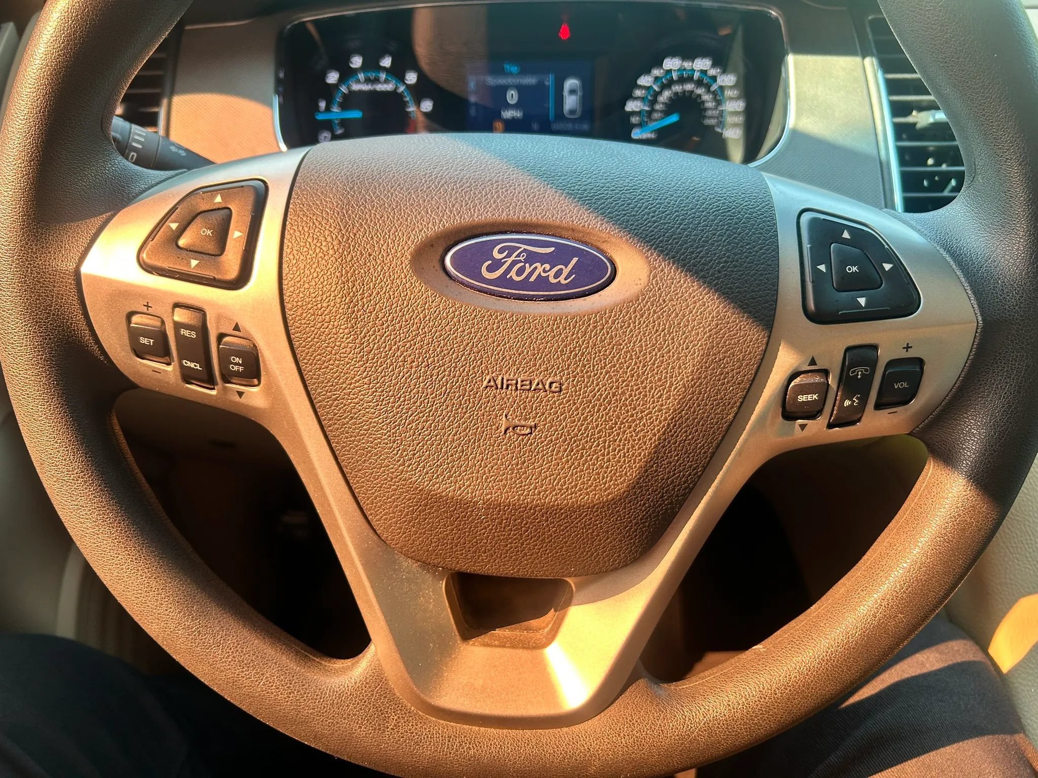 Used 2017 Ford Taurus SE FWD image 17