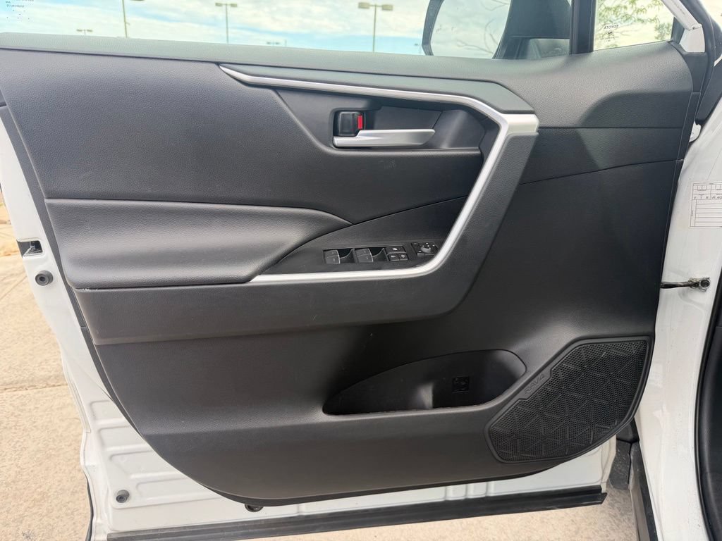 Used 2025 Toyota RAV4 XLE AWD/4WD image 10
