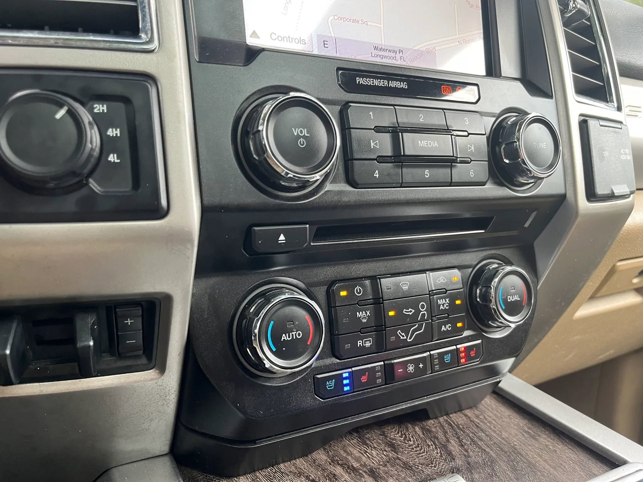 Used 2017 Ford F250 Lariat w/ Lariat Ultimate Package AWD/4WD image 21
