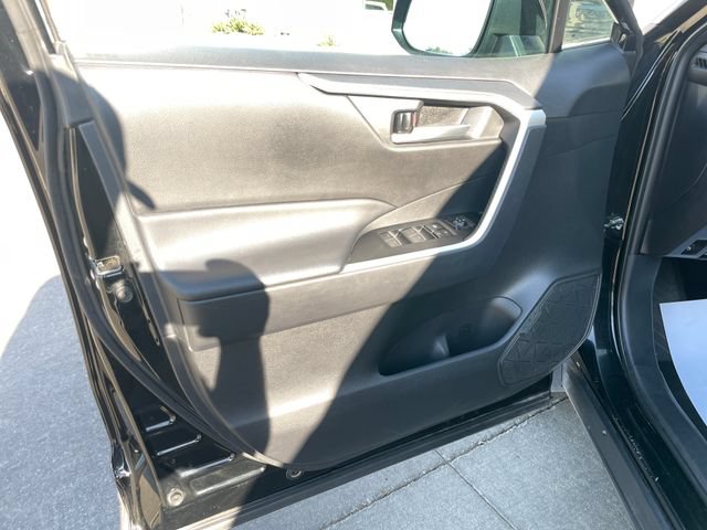 Used 2025 Toyota RAV4 XLE AWD/4WD image 11