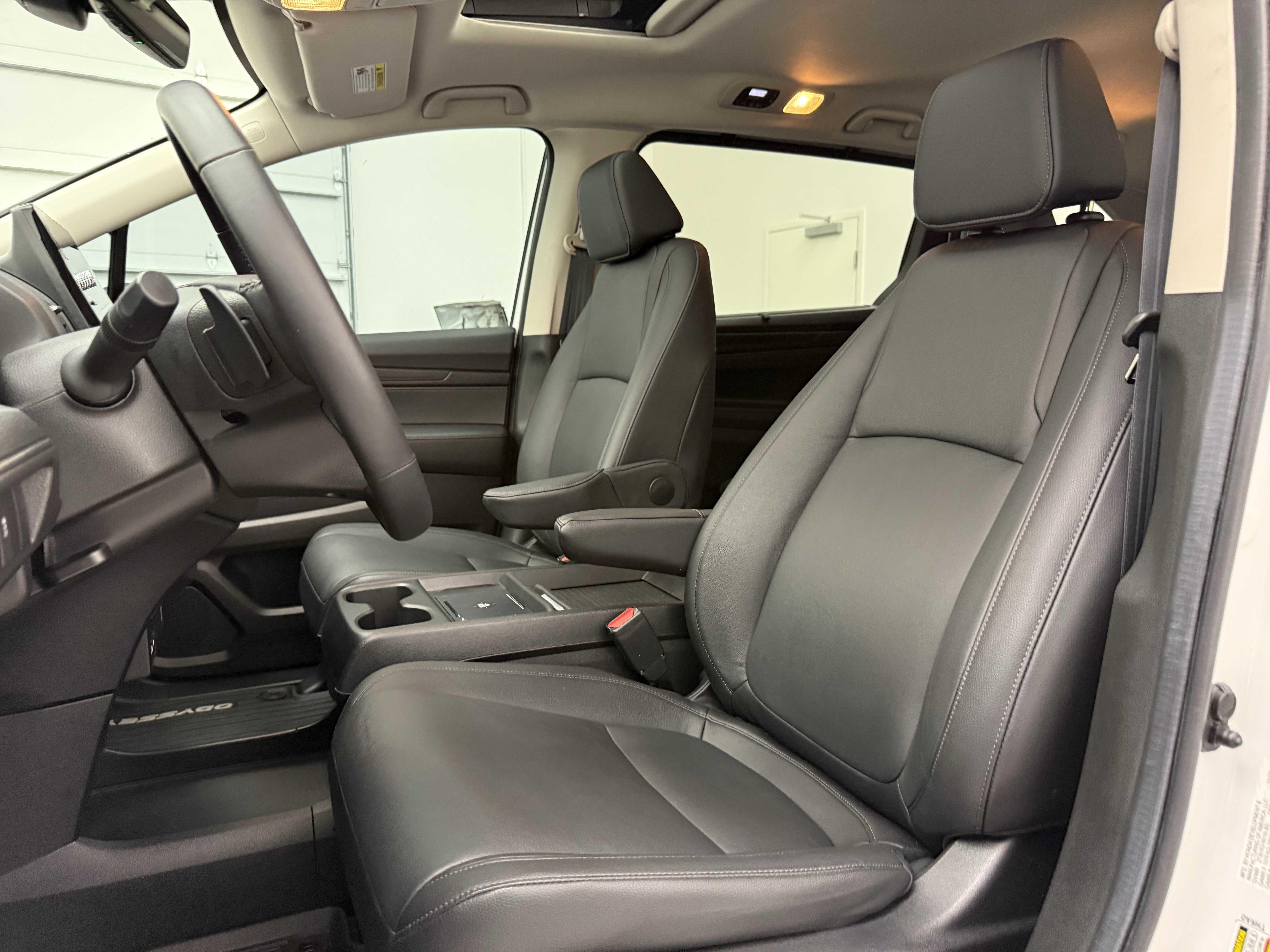 Used 2025 Honda Odyssey EX-L image 12