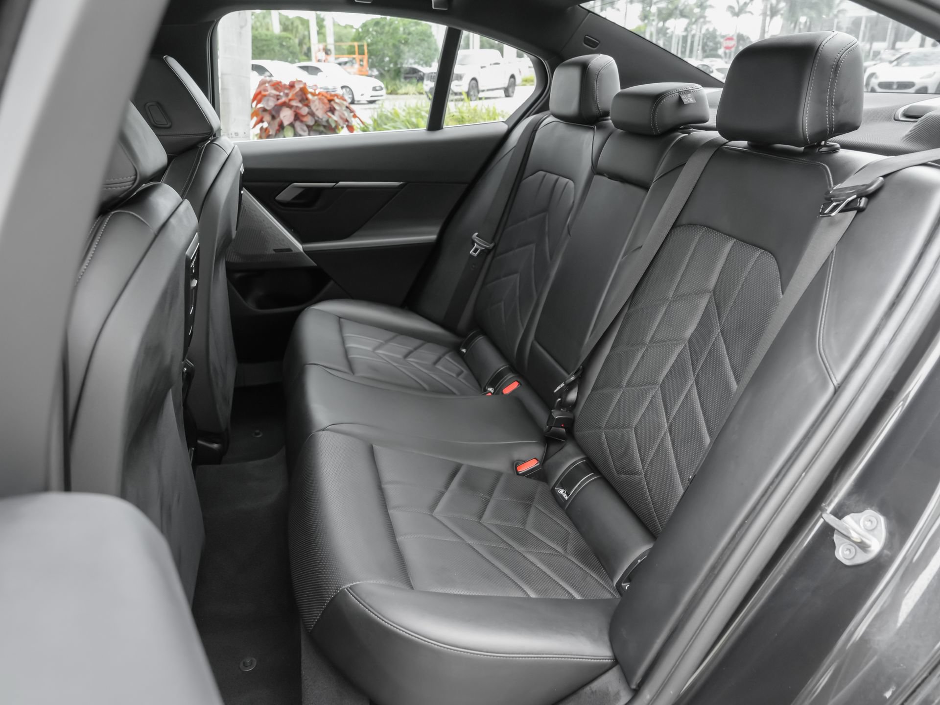 Used 2024 BMW 530i RWD image 38