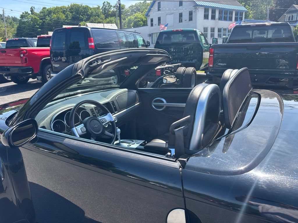 Used 2004 Chevrolet SSR w/ Preferred Equipment Group RWD image 26