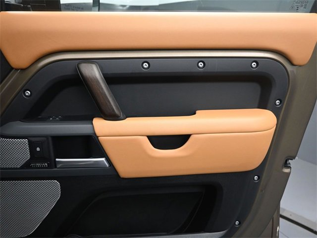 Used 2024 Land Rover Defender 130 X image 29