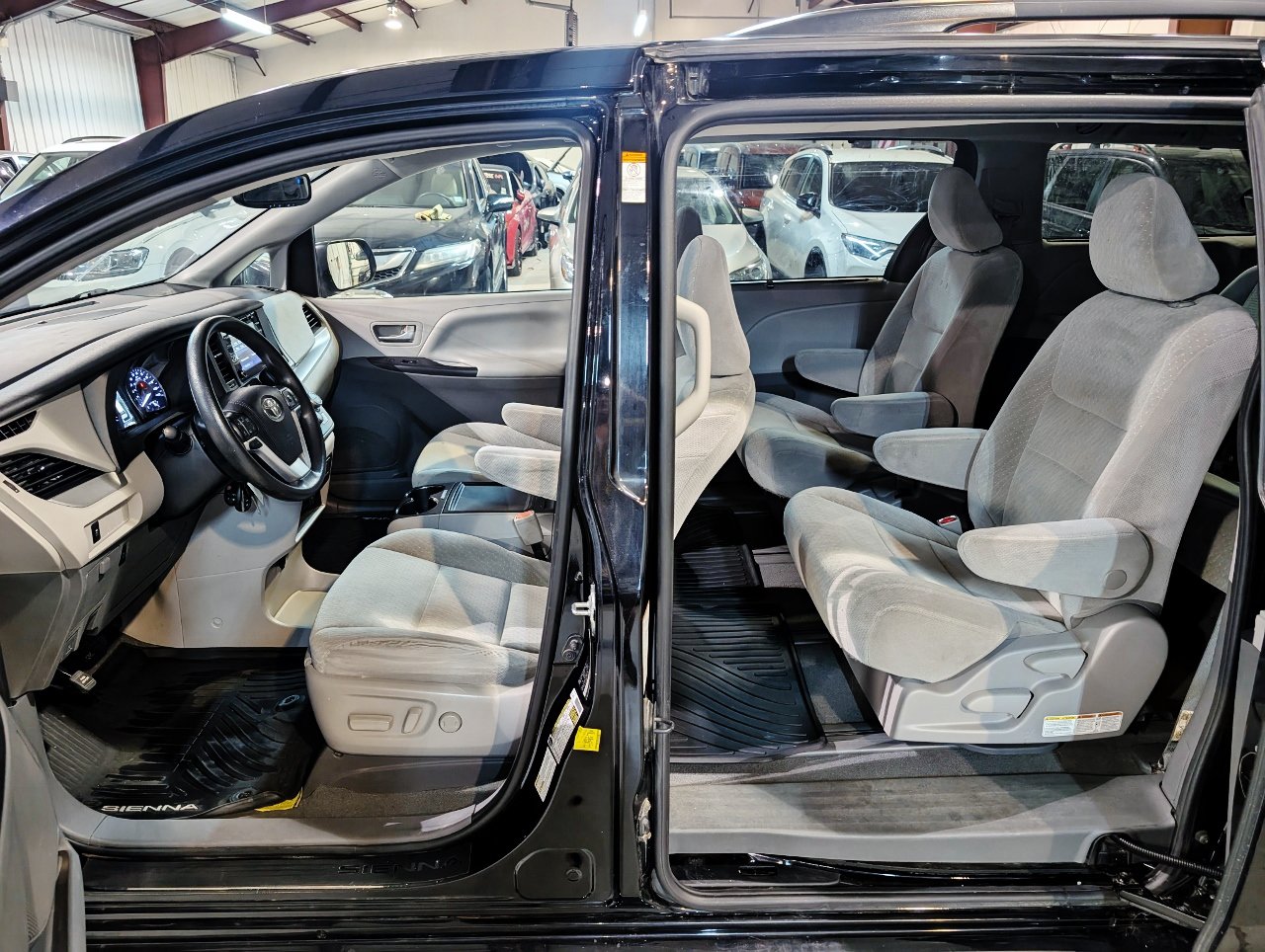 Used 2020 Toyota Sienna LE AWD/4WD image 19