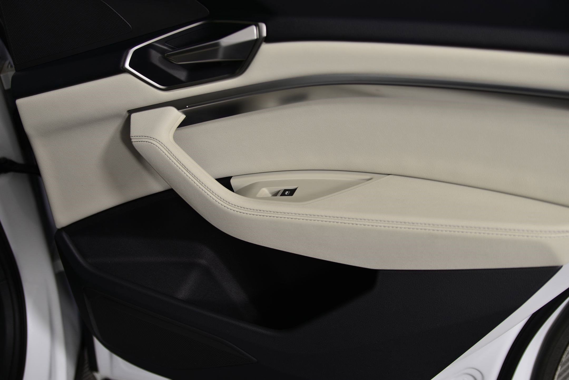 Certified 2024 Audi Q8 e-tron Premium image 21