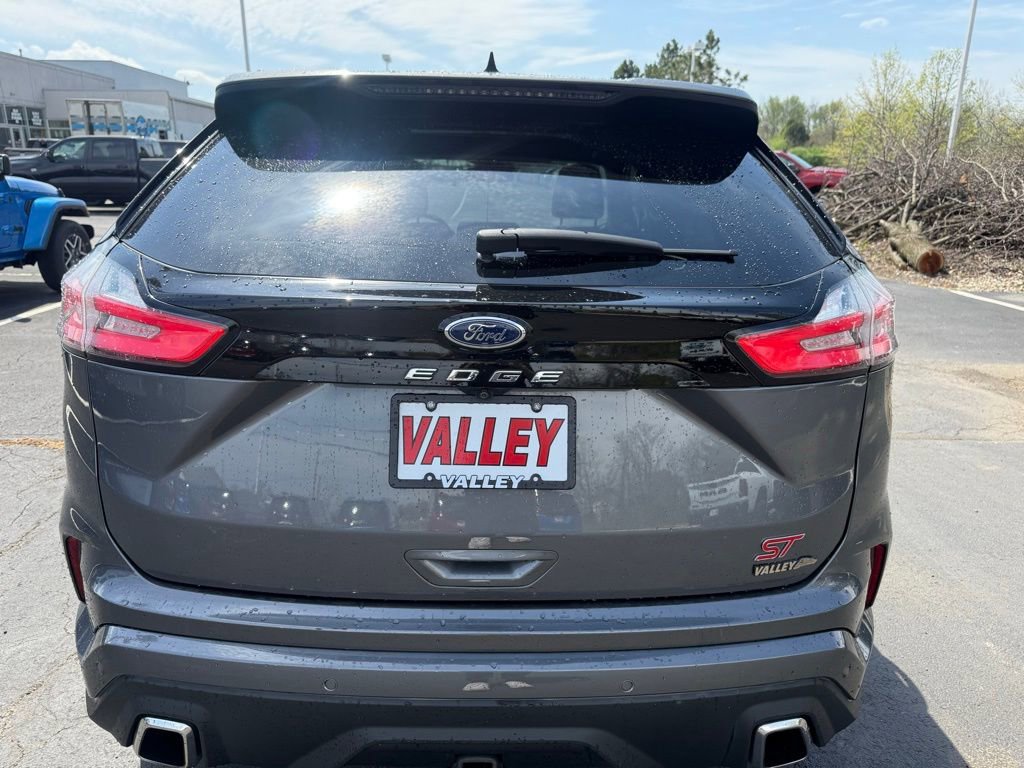 Used 2022 Ford Edge ST w/ Equipment Group 401A image 4