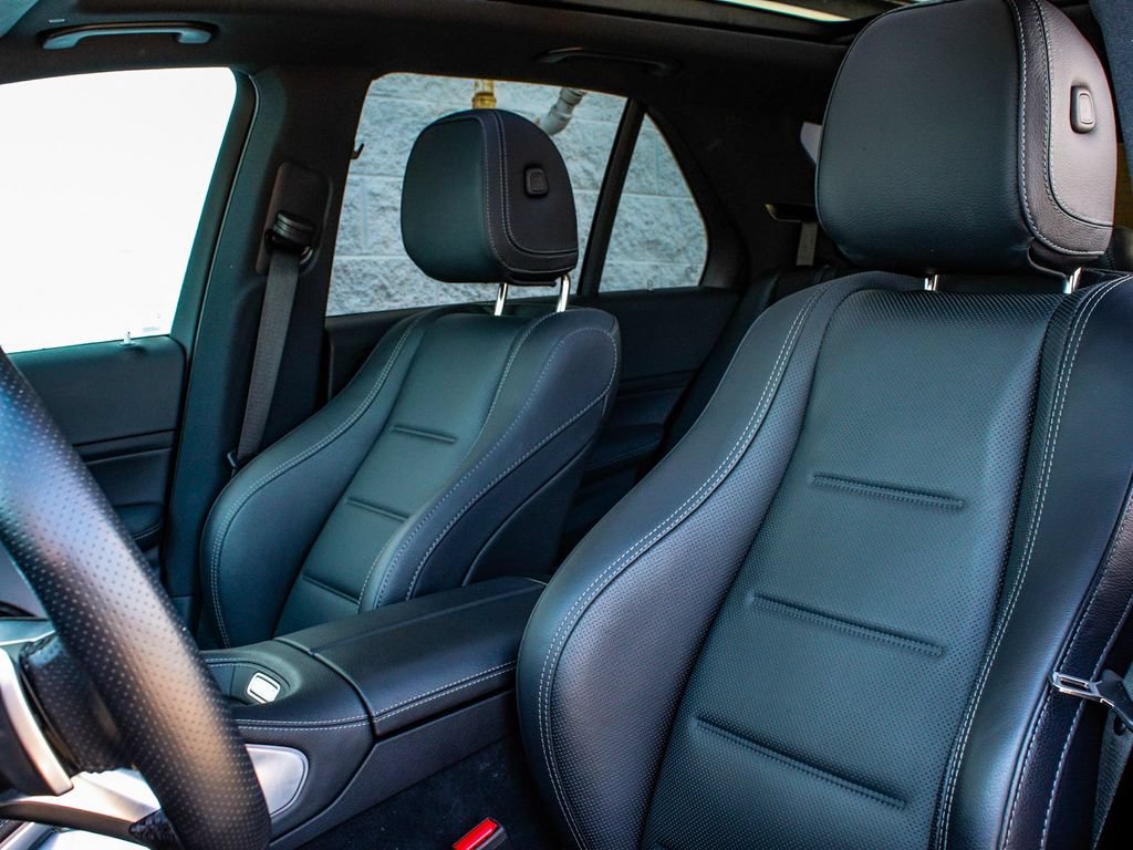 Used 2025 Mercedes-Benz GLE 450e 4MATIC w/ AMG Line Interior image 34