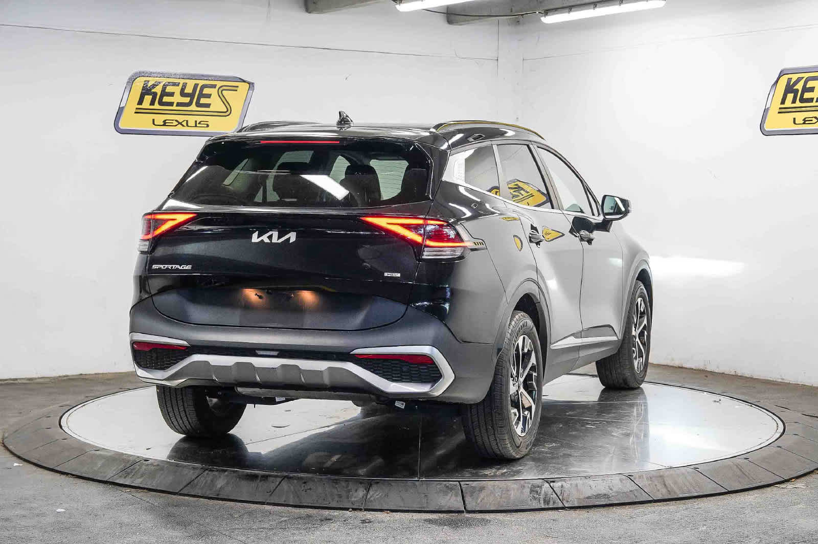 Used 2024 Kia Sportage EX w/ EX Premium Package AWD/4WD image 4