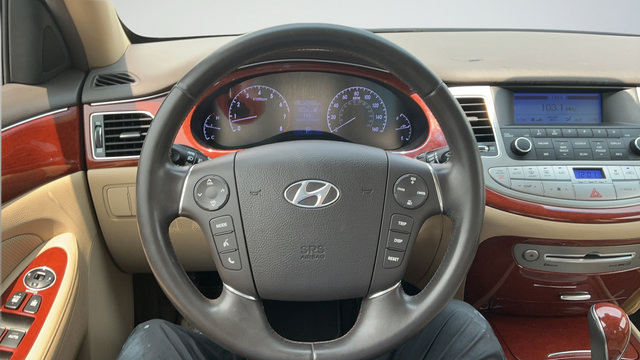 Used 2013 Hyundai Genesis 3.8 RWD image 10