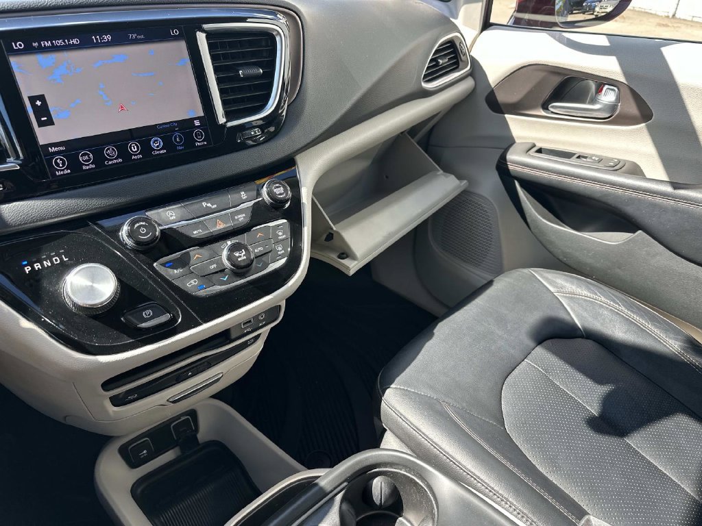 Used 2018 Chrysler Pacifica Touring-L Plus FWD image 32