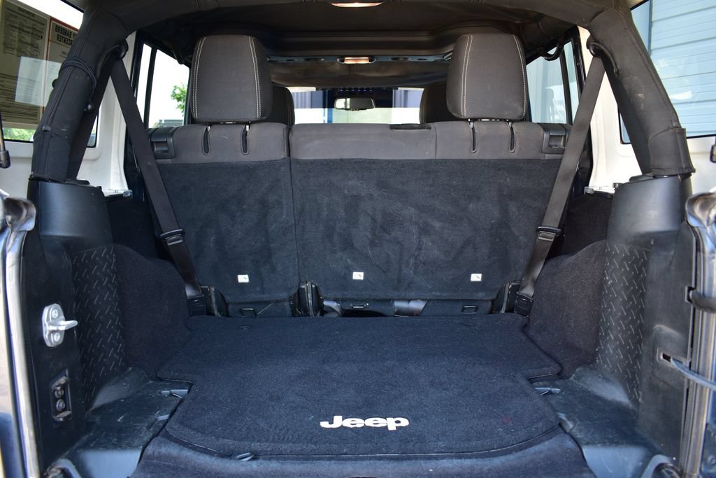 Used 2017 Jeep Wrangler Unlimited Rubicon w/ Connectivity Group AWD/4WD image 22