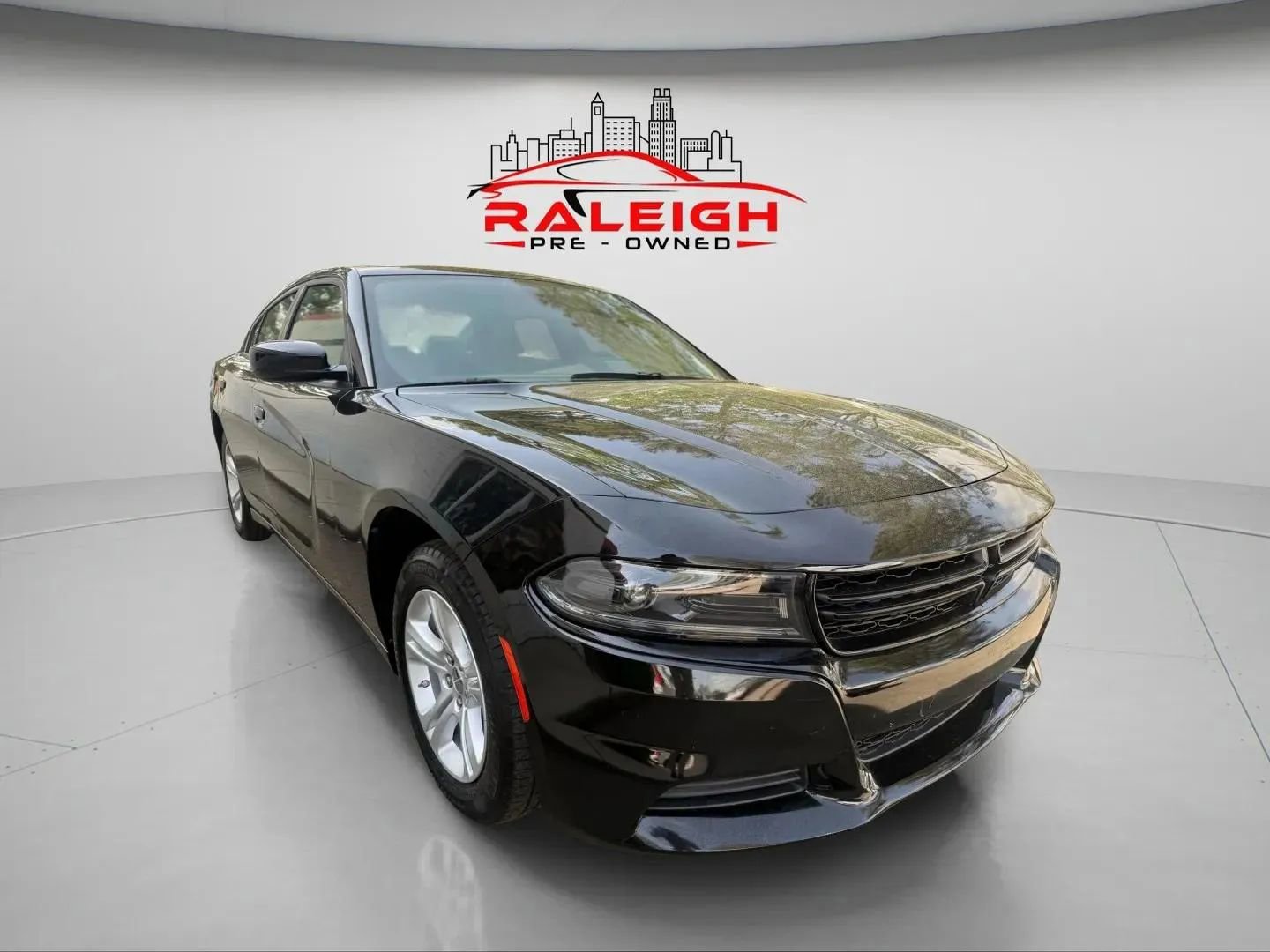 Used 2023 Dodge Charger SXT image 4