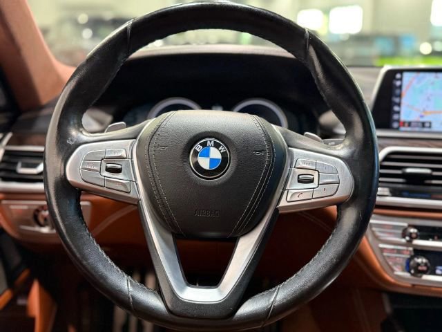 Used 2018 BMW 750i xDrive image 18
