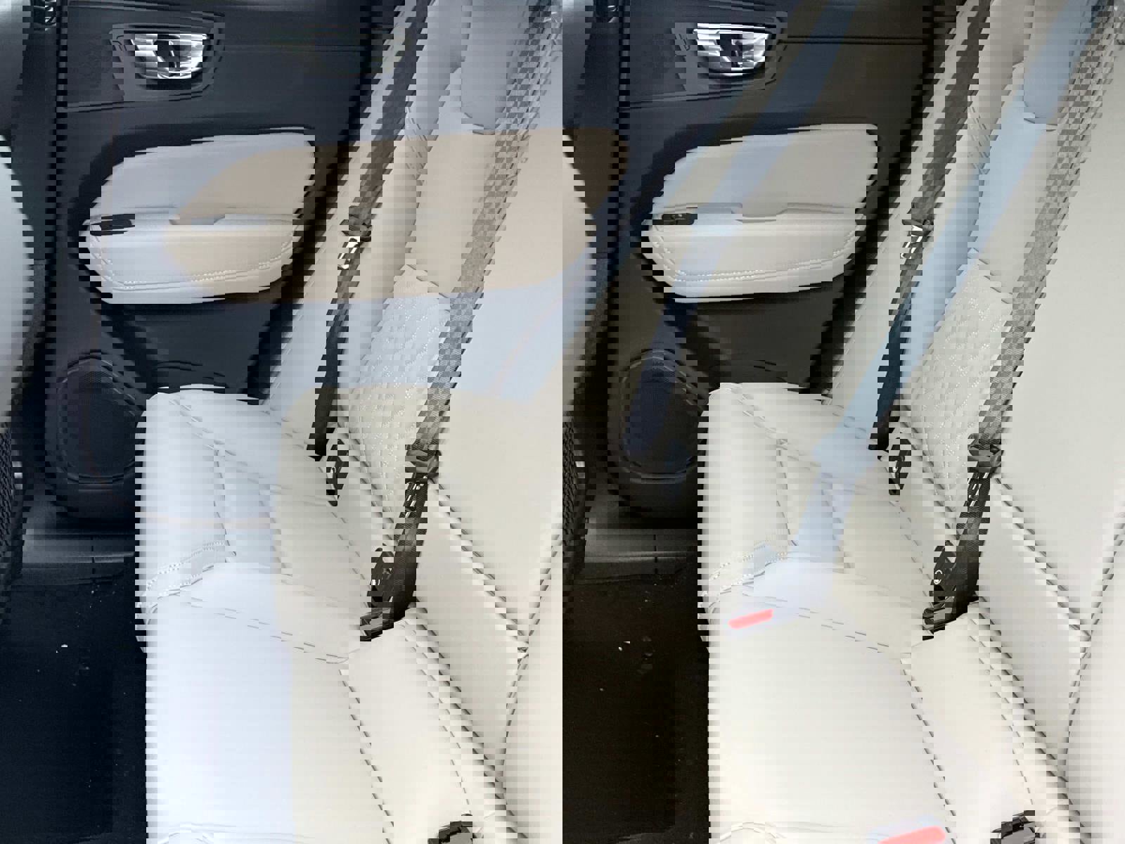 New 2026 Volvo XC60 B5 Plus w/ Climate Package image 12