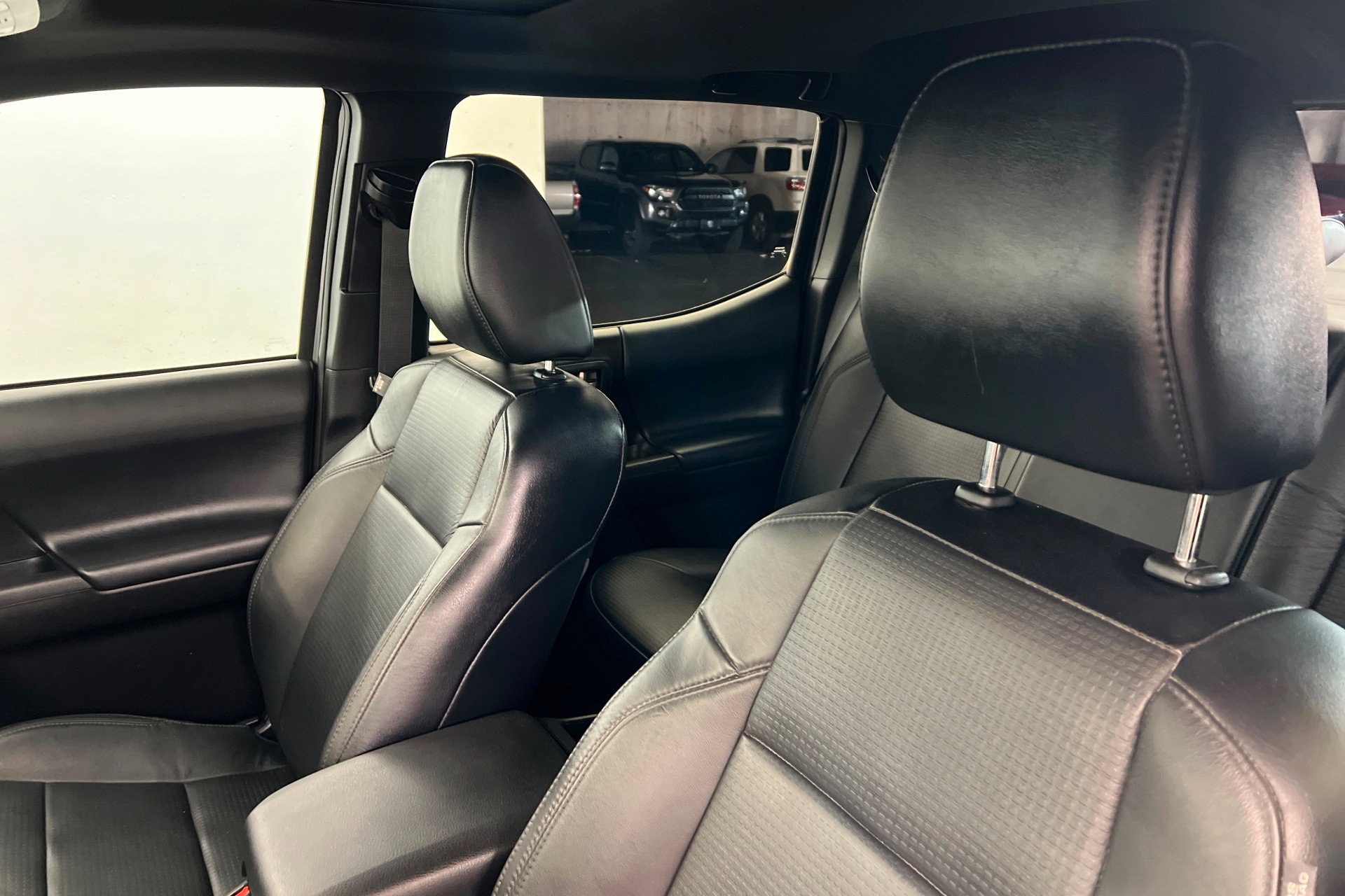 Used 2021 Toyota Tacoma Limited image 17