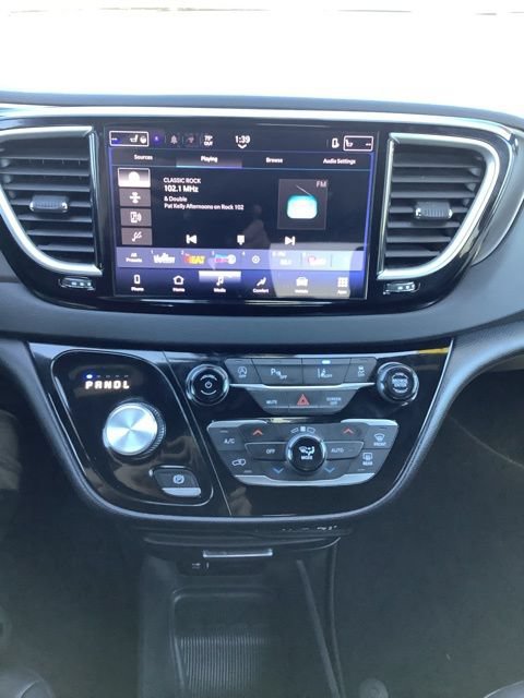 Certified 2025 Chrysler Pacifica Select FWD image 24