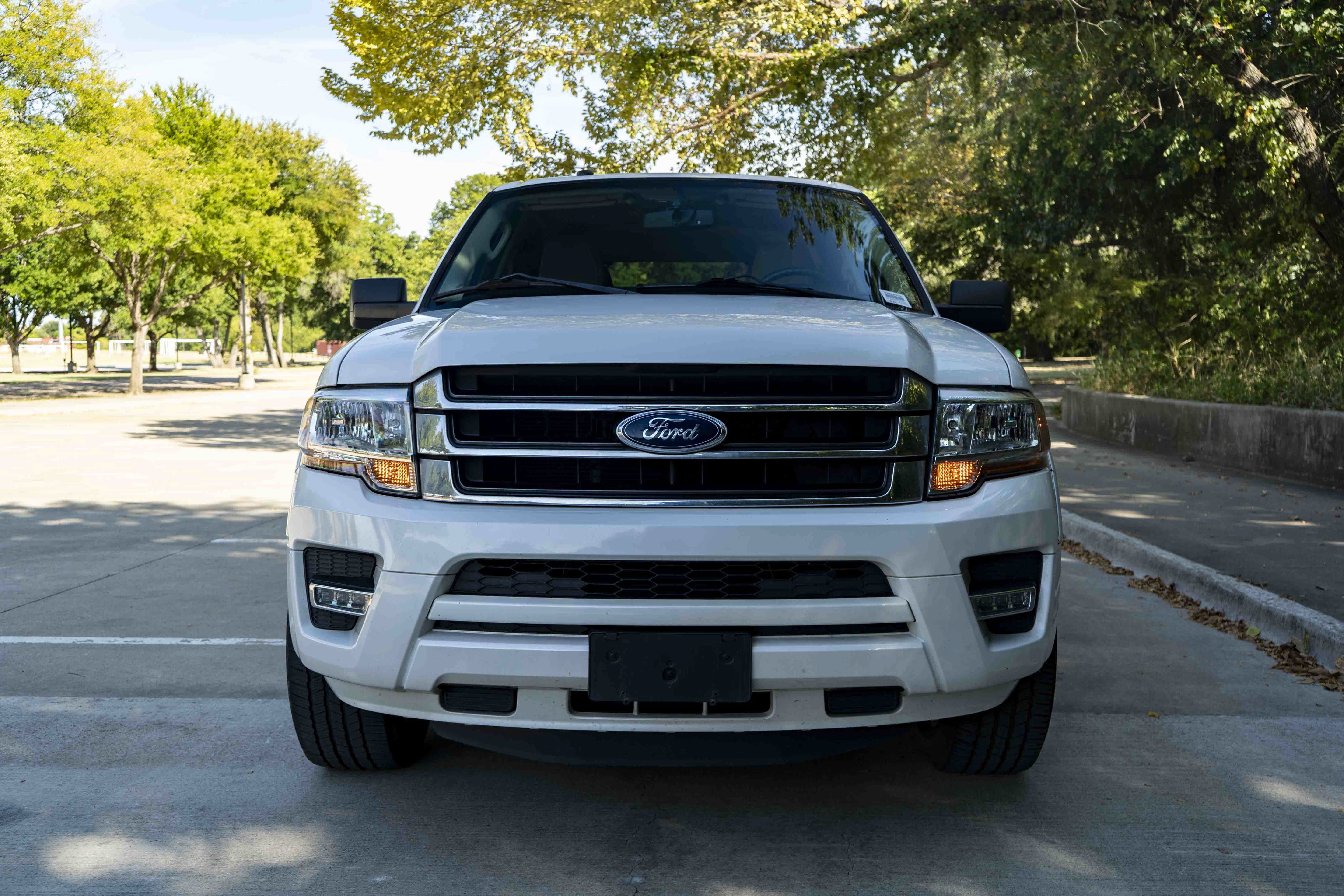 Used 2016 Ford Expedition EL XLT w/ Equipment Group 202A RWD image 3