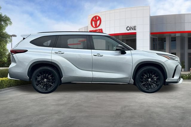 Used 2025 Toyota Highlander XSE AWD/4WD image 3