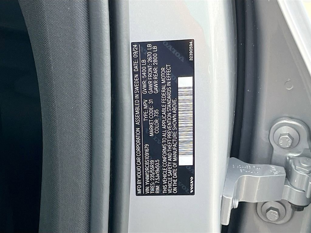 Used 2025 Volvo XC60 B5 Plus image 31