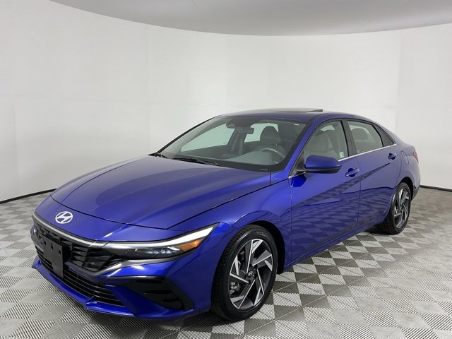 Used 2025 Hyundai Elantra SEL image 1