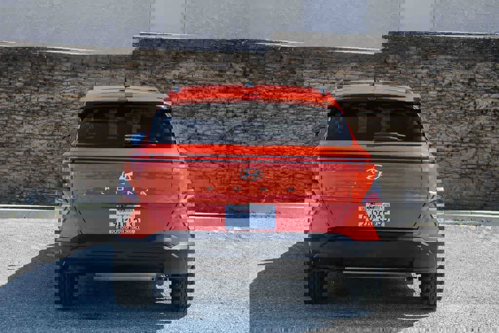 Used 2024 Hyundai Kona SEL image 7