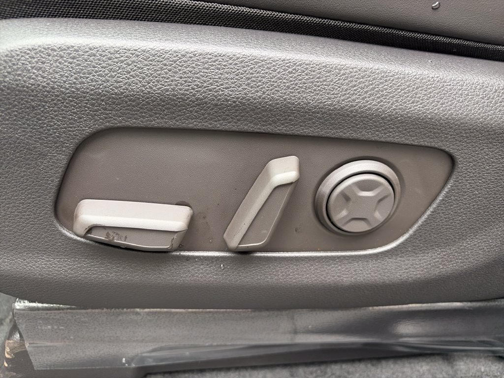 New 2027 Kia Carnival EX FWD image 16